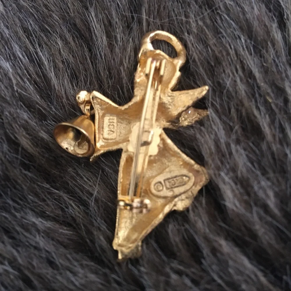 Vintage XOXO matte gold tone angel w/bell brooch